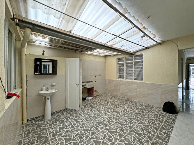 Casa de 12 alcobas en venta en San Judas Tadeo Ii, Cali, 472 m² · foto 22 de 24