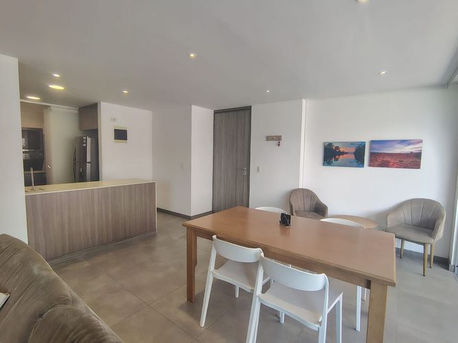 Apartamento de 2 alcobas en arriendo en El Poblado, Medellín, 87 m² · foto 7 de 18