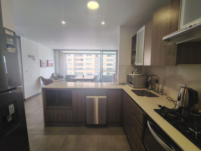 Apartamento de 2 alcobas en arriendo en El Poblado, Medellín, 87 m² · foto 4 de 18