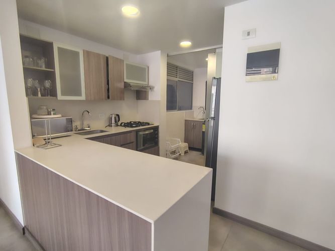 Apartamento de 2 alcobas en arriendo en El Poblado, Medellín, 87 m² · foto 6 de 18