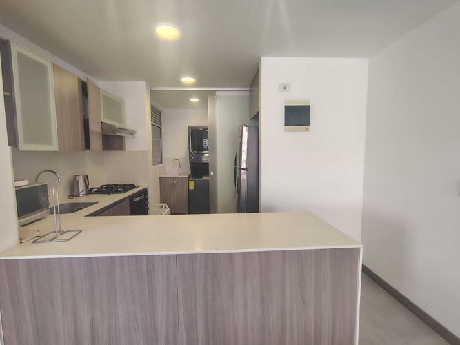 Apartamento de 2 alcobas en arriendo en El Poblado, Medellín, 87 m² · foto 5 de 18
