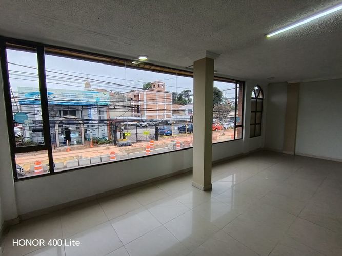 Local en venta en Centro, Cajicá, 78 m² · foto 2 de 9