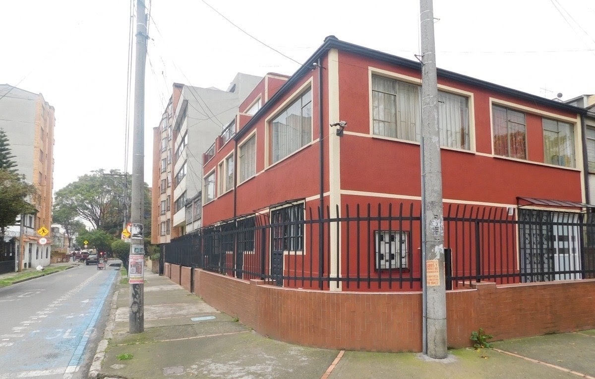 Casa en venta en Galerias, Bogotá · foto 2 de 23