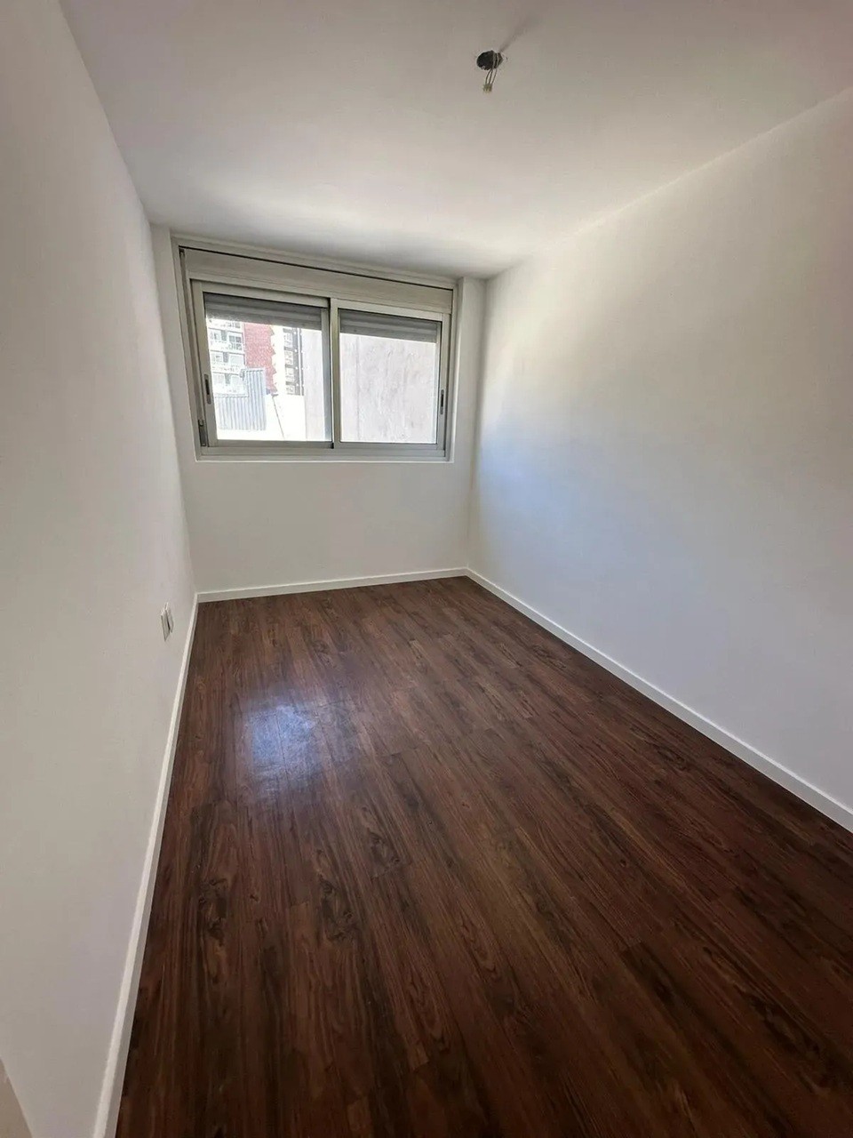 ALQUILER EN CORDON DE 2 DORMITORIOS, PISO 3 AL FRENTE, BALCON Y TERRAZA LAVADERO, BARBACOA · Foto 5