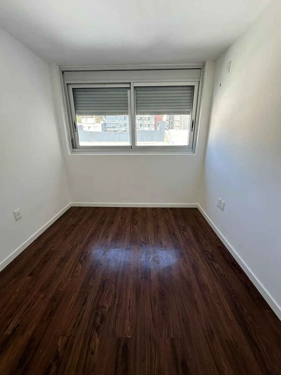 ALQUILER EN CORDON DE 2 DORMITORIOS, PISO 3 AL FRENTE, BALCON Y TERRAZA LAVADERO, BARBACOA · Foto 3