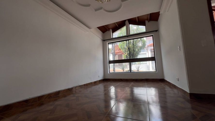 Casa de 3 alcobas en venta en Co. Tejares, Ibagué, 133 m² · foto 3 de 23