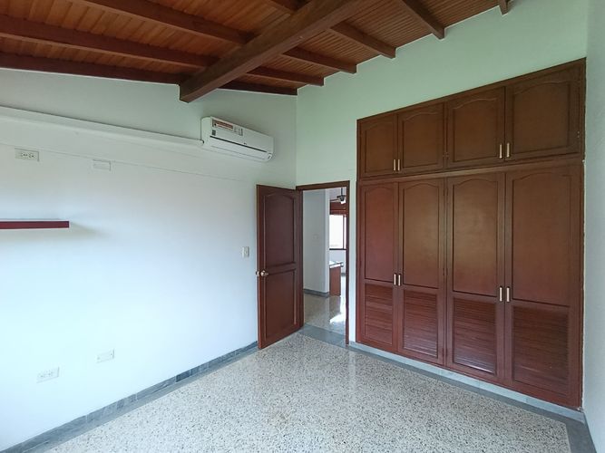 Casa de 6 alcobas en venta en Centro, Villa del Rosario, 238 m² · foto 8 de 23