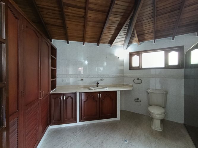 Casa de 6 alcobas en venta en Centro, Villa del Rosario, 238 m² · foto 13 de 23