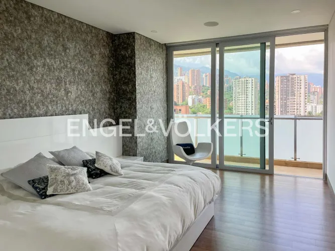 Apartamento de 3 alcobas en venta en El Tesoro, Medellín, 389 m² · foto 18 de 20