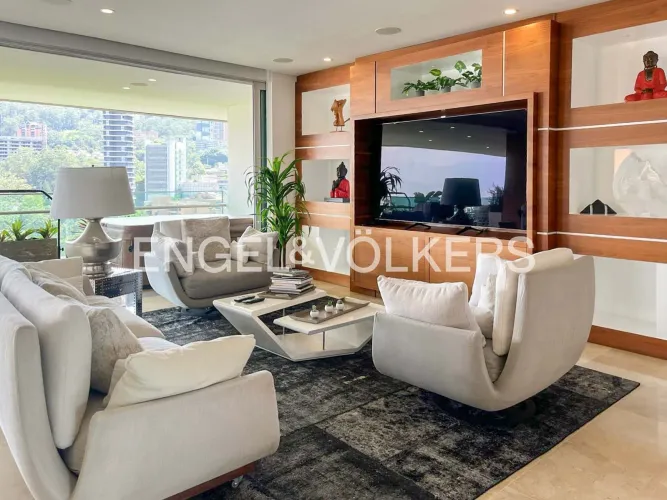 Apartamento de 3 alcobas en venta en El Tesoro, Medellín, 389 m² · foto 3 de 20