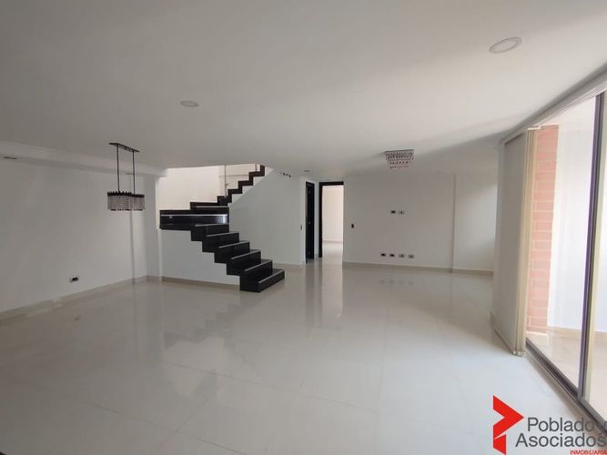 Apartamento de 4 alcobas en venta en Jardines, Envigado, 172 m² · foto 2 de 18