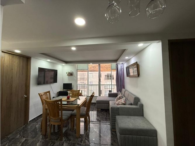 Apartamento de 3 alcobas en venta en La Buitrera, Yumbo, 46 m² · foto 2 de 24
