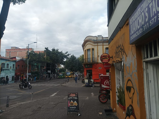 Casa en venta en Quinta Camacho, Bogotá · foto 8 de 17