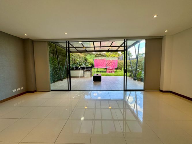 Casa de 3 alcobas en venta en Loma El Atravesado, Envigado, 280 m² · foto 3 de 22