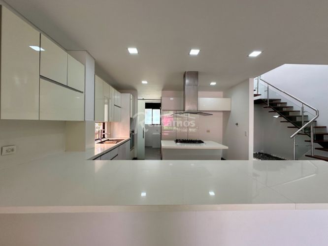 Casa de 3 alcobas en venta en Loma El Atravesado, Envigado, 280 m² · foto 7 de 22