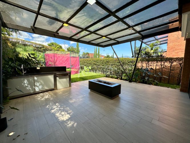 Casa de 3 alcobas en venta en Loma El Atravesado, Envigado, 280 m² · foto 8 de 22