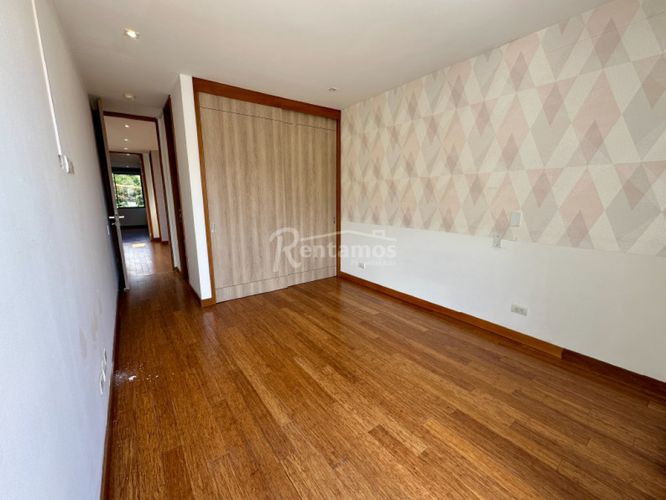 Casa de 3 alcobas en venta en Loma El Atravesado, Envigado, 280 m² · foto 17 de 22