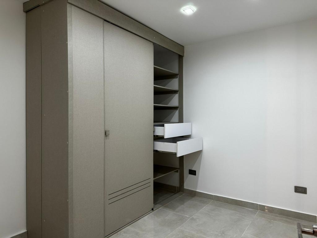 Apartamento en venta en Los Rosales, Bogotá · foto 8 de 19