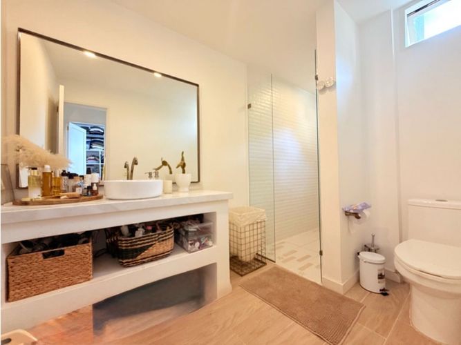 Casa de 4 alcobas en arriendo en El Castillo, Medellín, 236 m² · foto 11 de 13