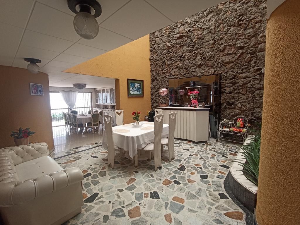 Casa en venta en Cedritos, Bogotá · foto 8 de 16