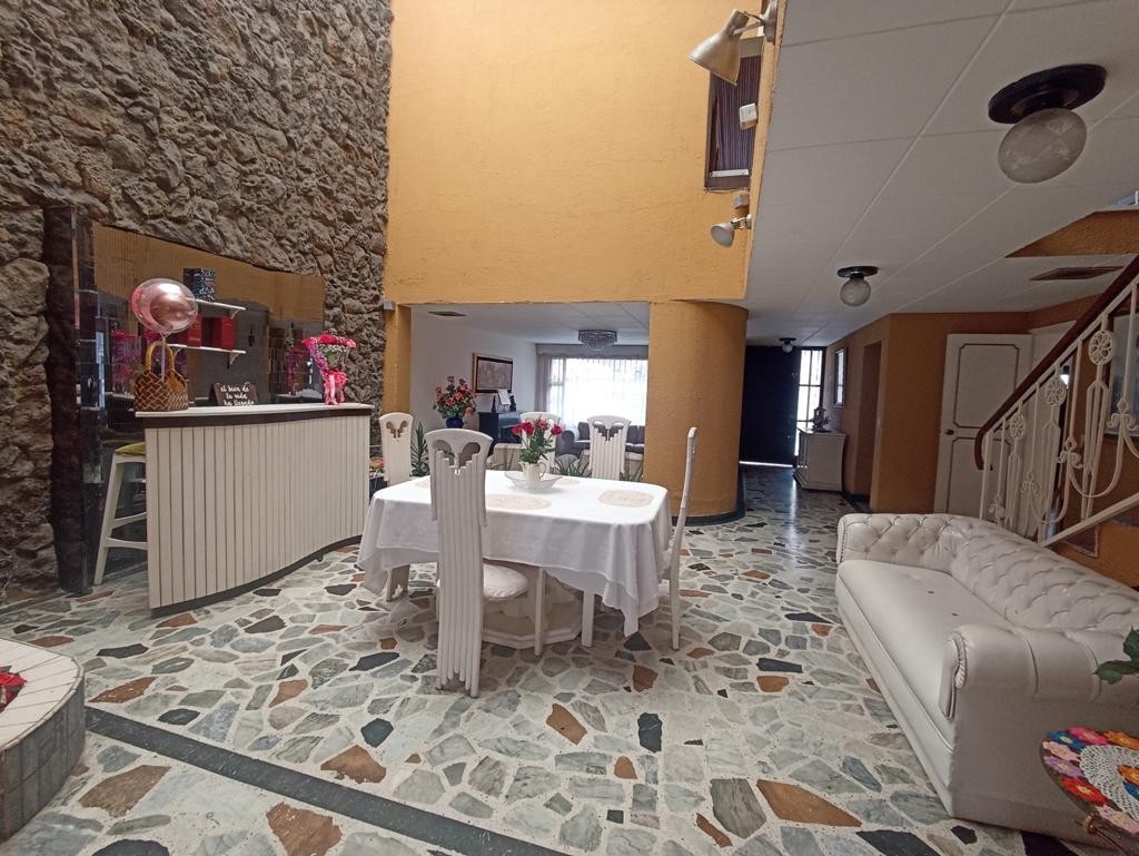 Casa en venta en Cedritos, Bogotá · foto 3 de 16