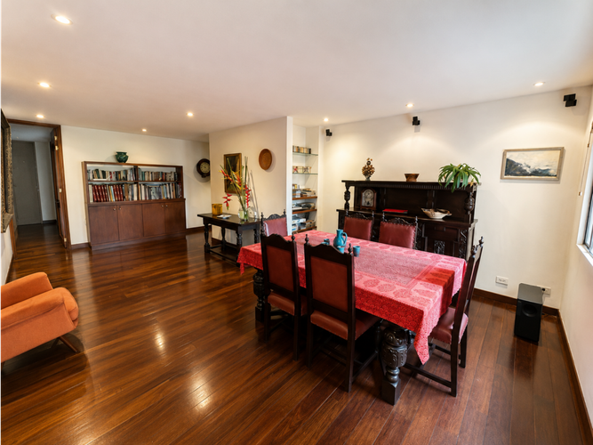 Apartamento de 3 alcobas en venta en Los Rosales, Bogotá, 232 m² · foto 4 de 23