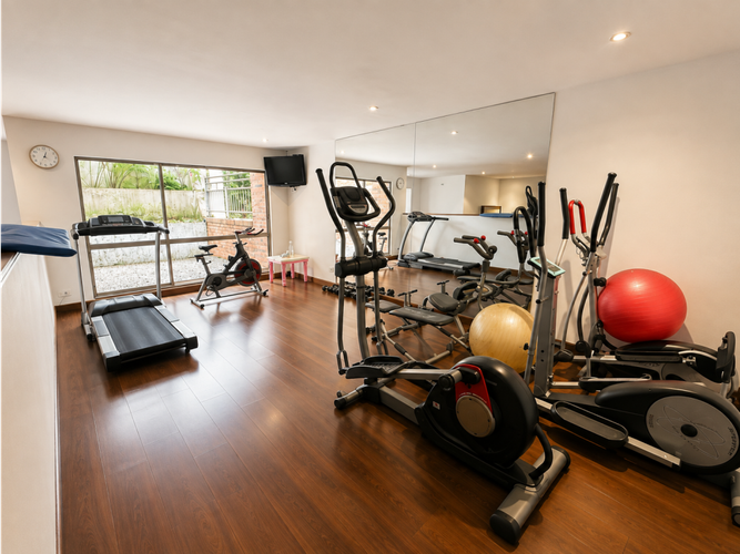 Apartamento de 3 alcobas en venta en Los Rosales, Bogotá, 232 m² · foto 21 de 23