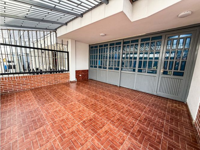 Casa en venta en Engativá, Bogotá · foto 3 de 24