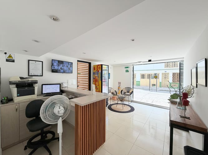 Edificio en venta en Los Libertadores, Cali, 1150 m² · foto 2 de 24