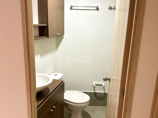 Apartamento de 2 alcobas en venta en El Carmelo, Envigado, 61 m² · foto 3 de 20