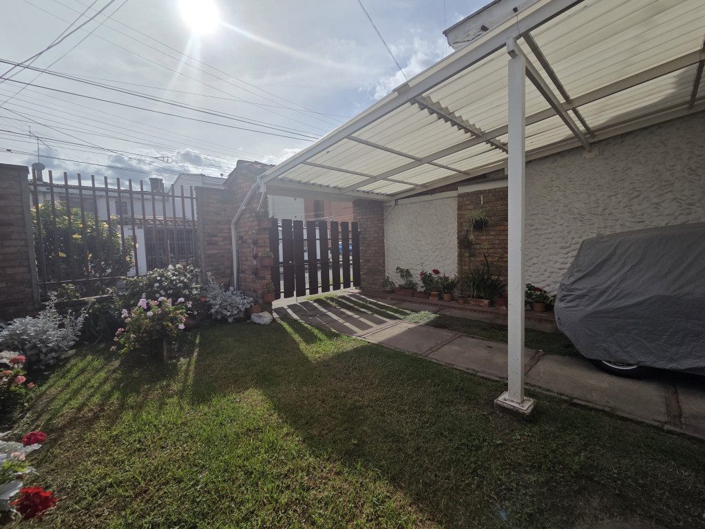 Casa en venta en Cedritos, Bogotá · foto 2 de 24