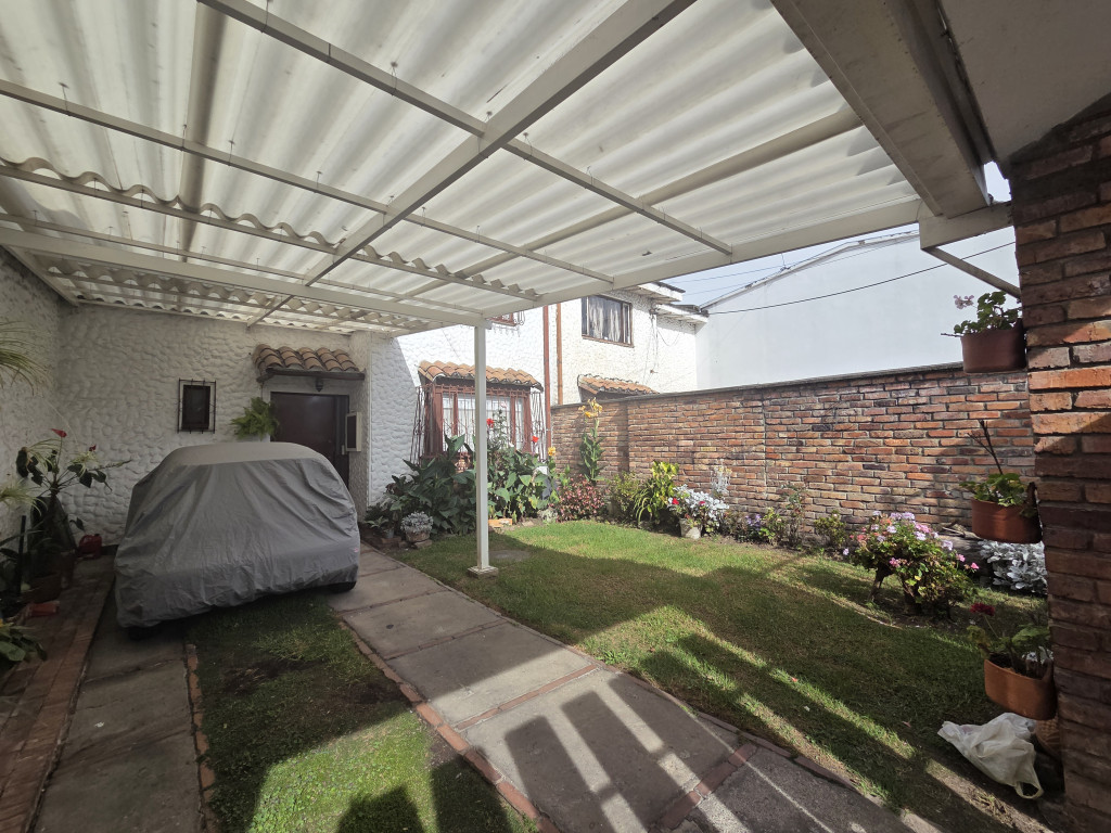Casa en venta en Cedritos, Bogotá · foto 3 de 24