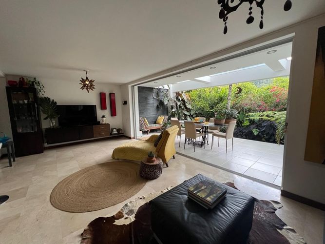 Casa de 4 alcobas en venta en La Sebastiana, Envigado, 310 m² · foto 2 de 13