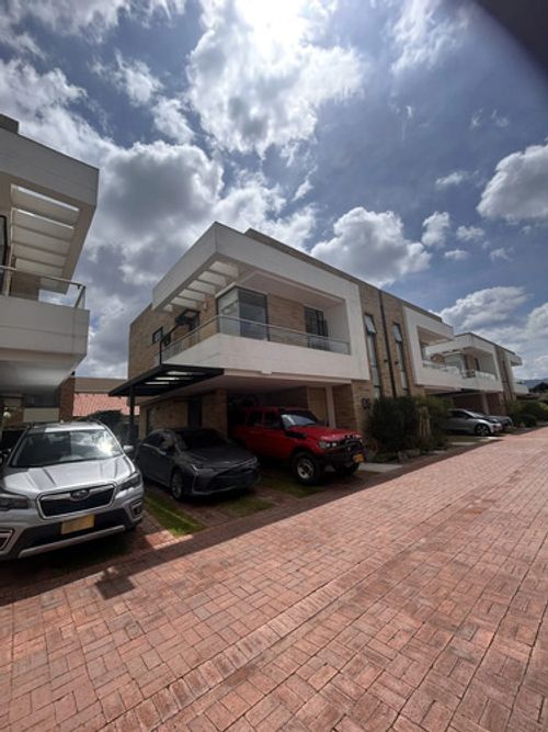 Casa de 4 alcobas en venta en Cr El Bosque, Chía, 153 m² · foto 2 de 24