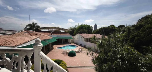 Casa en Arriendo en Ciudad jardin, Cali