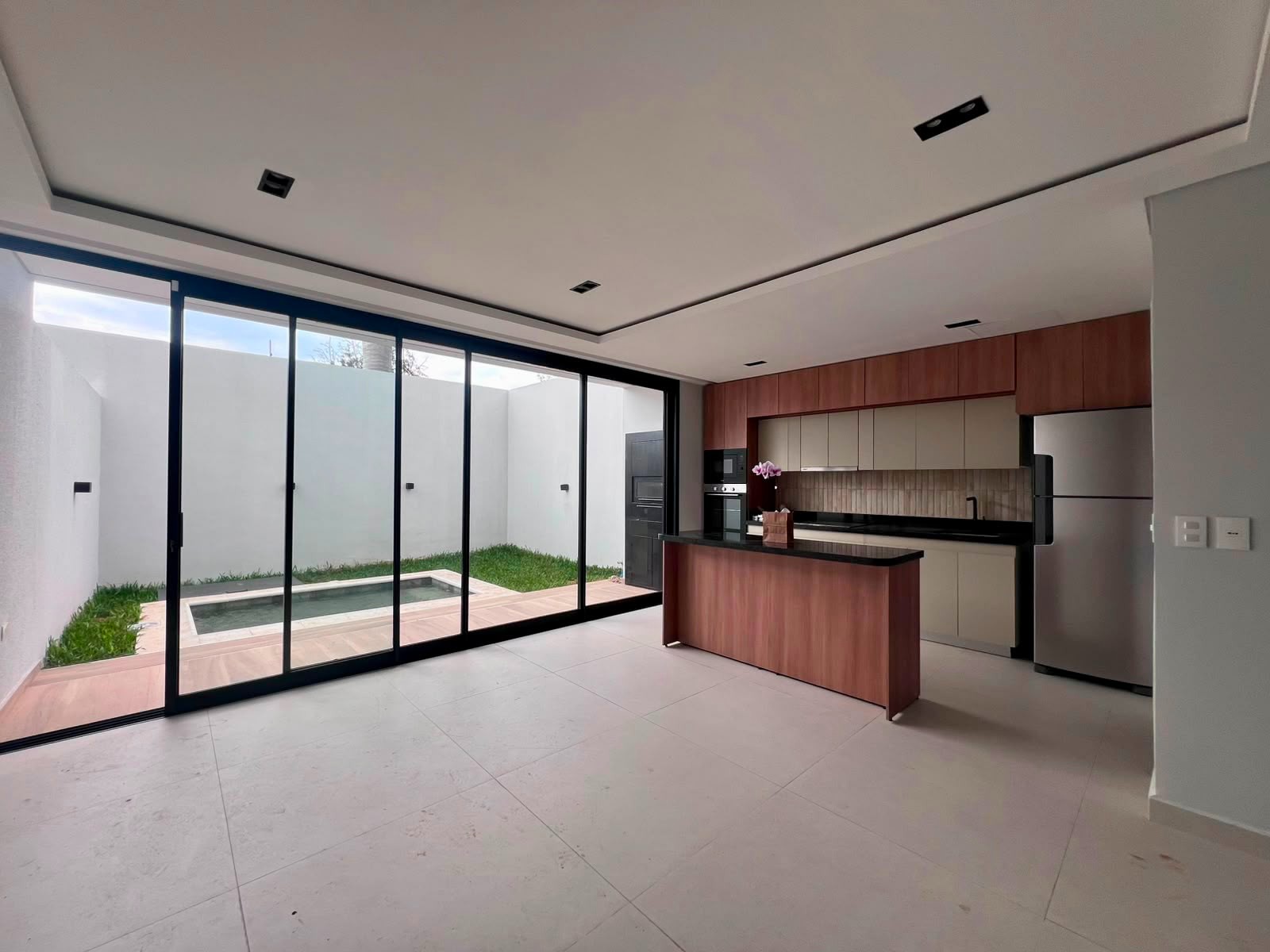 ALQUILO hermoso Duplex a estrenar con 3 habs en suite + área de servicio En Barrio Mburucuya — foto 2