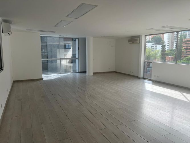 Oficina en arriendo en El Poblado, Medellín, 80 m² · foto 3 de 15
