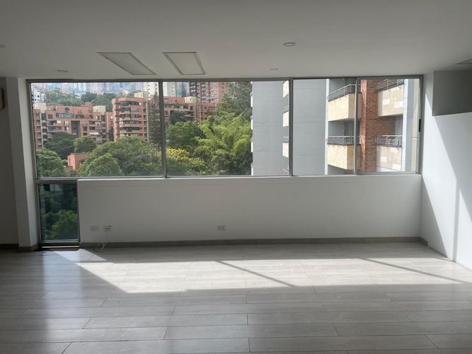 Oficina en arriendo en El Poblado, Medellín, 80 m² · foto 2 de 15