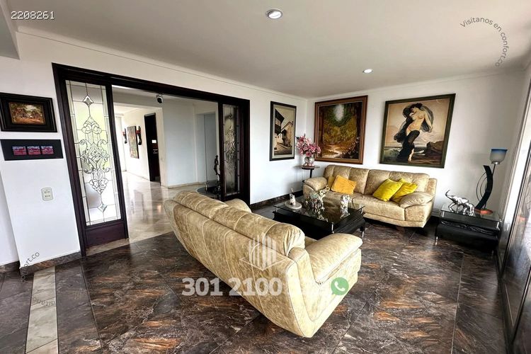 Apartamento de 3 alcobas en arriendo en Los Balsos, Medellín, 215 m² · foto 3 de 24
