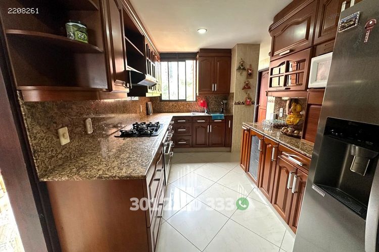 Apartamento de 3 alcobas en arriendo en Los Balsos, Medellín, 215 m² · foto 11 de 24