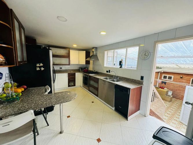 Casa de 3 alcobas en venta en La Calleja, Bogotá, 370 m² · foto 10 de 12