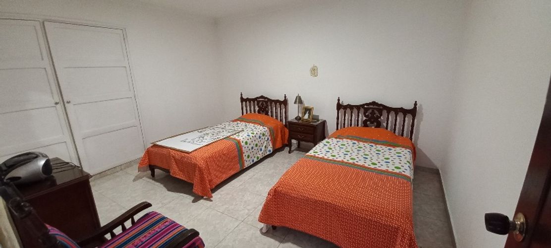 Casa de 10 alcobas en venta en Granada, Cali, 425 m² · foto 6 de 15