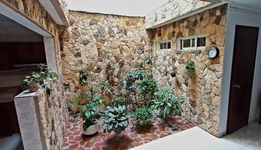 Casa de 10 alcobas en venta en Granada, Cali, 425 m² · foto 10 de 15