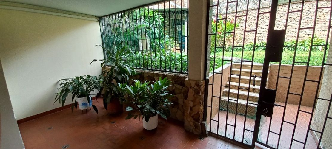 Casa de 10 alcobas en venta en Granada, Cali, 425 m² · foto 11 de 15