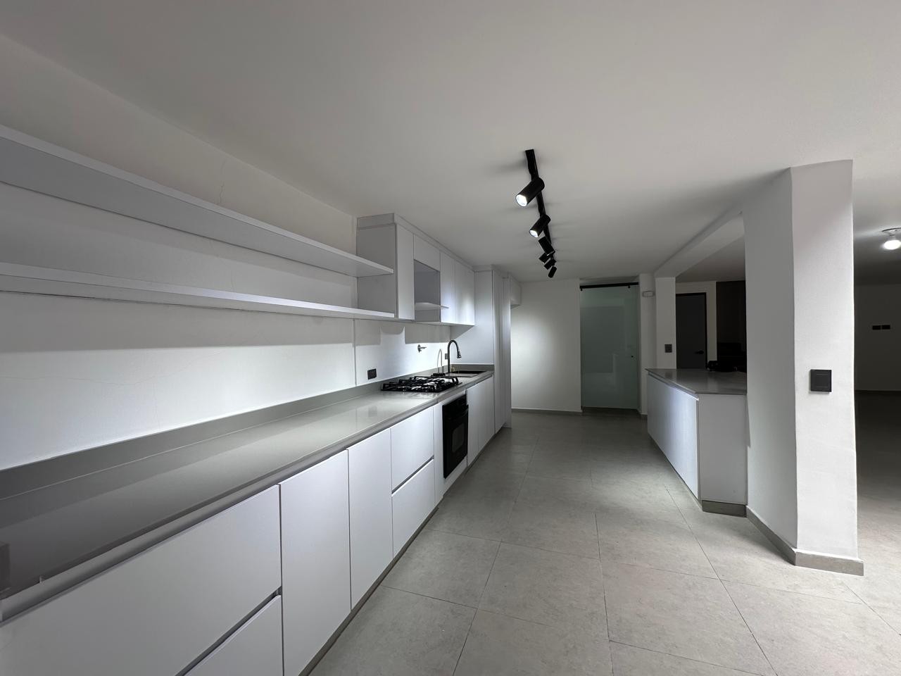 Casa en arriendo en El Poblado, Medellín · foto 6 de 20
