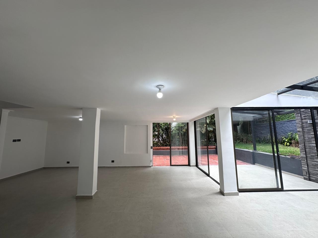 Casa en arriendo en El Poblado, Medellín · foto 2 de 20