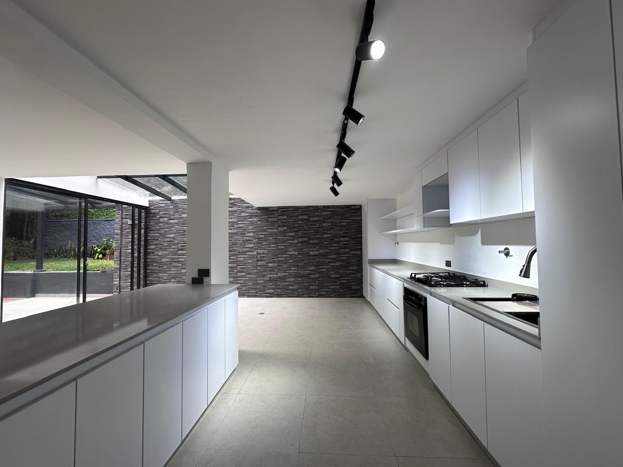 Casa en arriendo en El Poblado, Medellín · foto 5 de 20