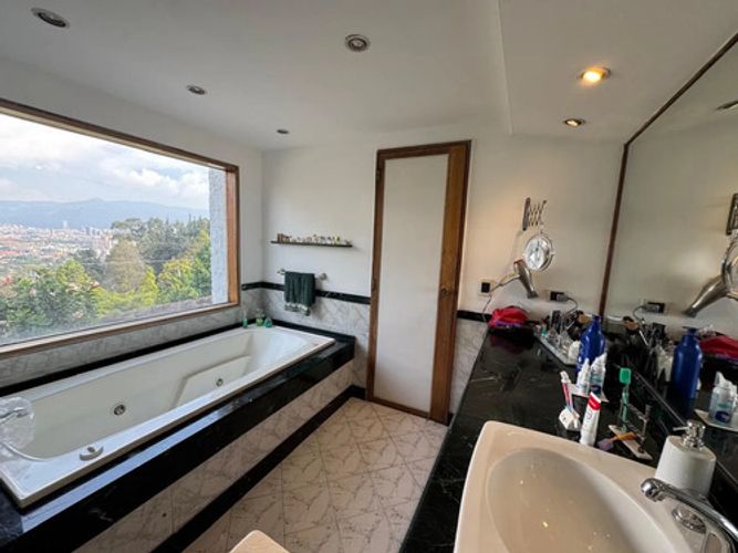 Casa de 4 alcobas en venta en Cerros De Suba, Bogotá, 446 m² · foto 22 de 24