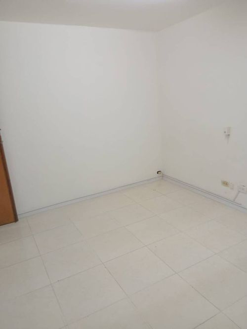 Oficina en arriendo en Simon Bolivar, Medellín, 27 m² · foto 6 de 11