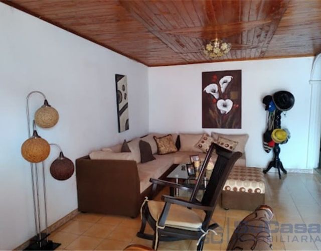 Casa de 3 alcobas en venta en Los Alpes, Cartagena, 286 m² · foto 2 de 9